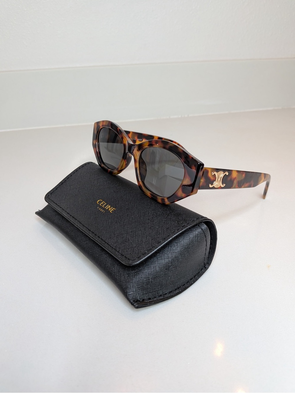 Celine CL40238U Tortoiseshell Triomphe Y2K Sunglasses For Women